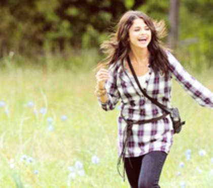 61278648_RLHJDLE2 - Selena Gomez