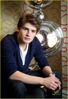 fashion - Gregg Sulkin