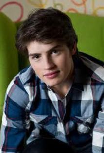 sg - Gregg Sulkin