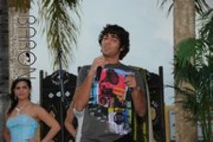 34173_121512671225562_121509601225869_116083_2440022_a - Jason Canela