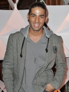 398425_272421152817223_271738429552162_780492_1562769087_a - Jason Canela