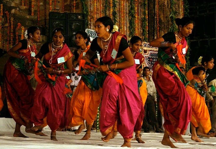 Marathi_people-Dance_in_India-List_of_Indian_folk_dances-Maharashtra-image