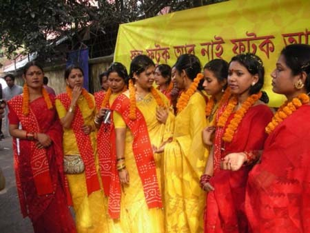 women-in-yellow-saree-1 - Cultura bengaleza