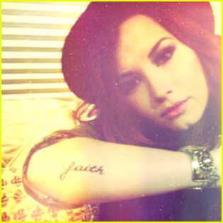 demi-lovato-peoples-choice-awards