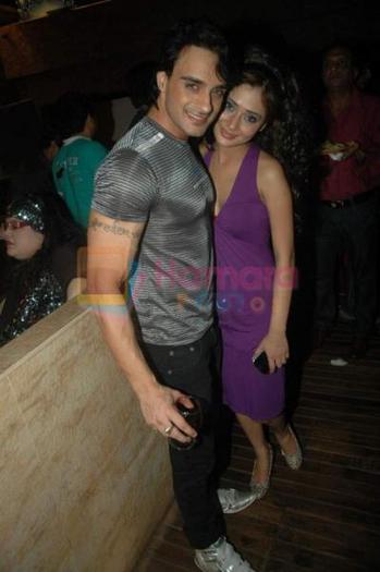 _3169770042_Sara%20Khan,%20Angad%20Hasija%20at%20Rohit%20Verma%20birthday%20with%20fashion%20show%20 - Sara Khan