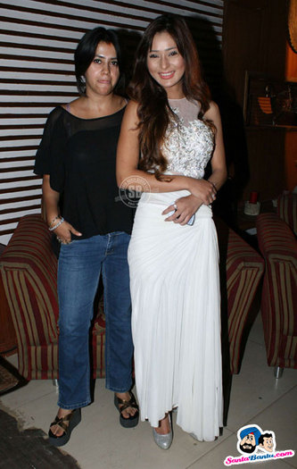 dark-rainbow-muhurat-8 - Sara Khan