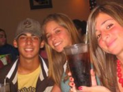 40904_111699555560803_100001622771672_91694_5053254_a - Jason Canela