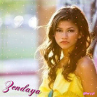 43457093_KYTGVCVTS - zendaya glitter