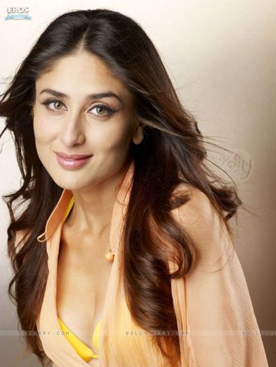 15470-kareena-looking-hot-in-kambakkht-ishq - Kambakkht ishq