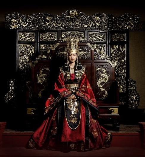 QSDDeokManThrone - The Great Queen Seondeok