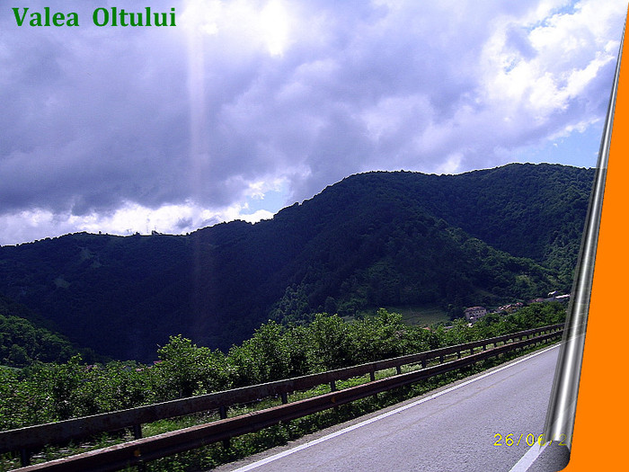 32. Valea Oltului (intrarea dinspre Ardeal) - Fascinanta Romanie - 3