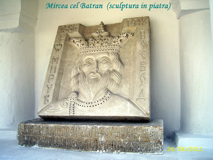 97. Mircea cel Batran (sculptura in piatra) - Fascinanta Romanie - 3