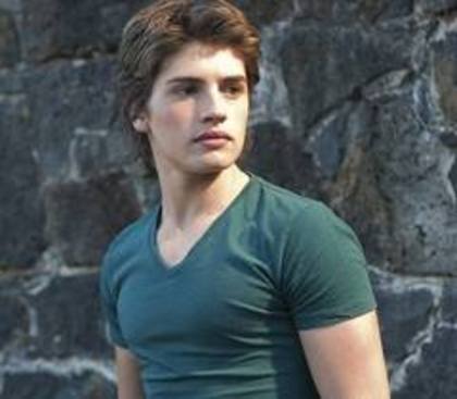 images (2) - 0 0Gregg Sulkin