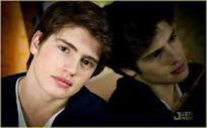 images (6) - 0 0Gregg Sulkin