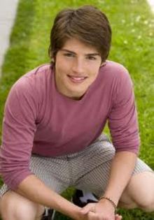 images (8) - 0 0Gregg Sulkin