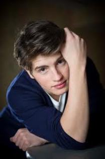 images (16) - 0 0Gregg Sulkin