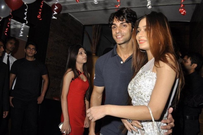  - Karan Wahi si Sara Khan