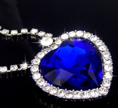 32241medalion_titanic_heart_of_the_ocean_crystallized_-_swarovski_elements