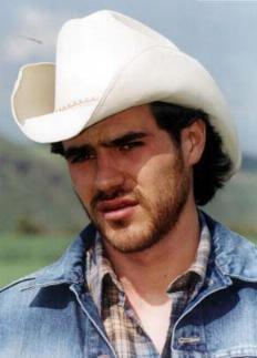 313805_289619387720379_226089210740064_1404047_1010526145_n