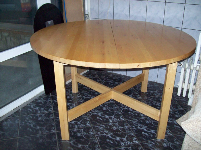 100_1412 - vitrine lemn masiv  mese  scaune lemn masiv