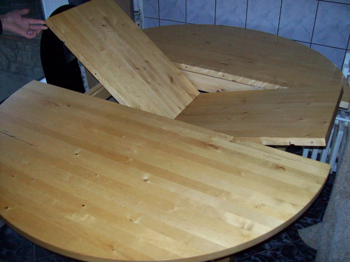 100_1414 - vitrine lemn masiv  mese  scaune lemn masiv