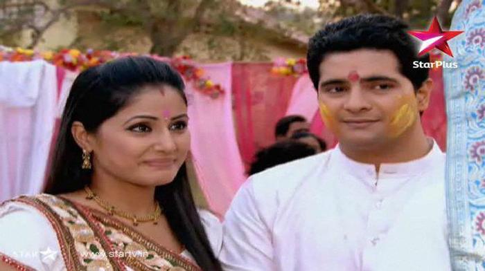 307790_133499866753394_100002801450227_116994_981104754_n - Naitik si Akshara