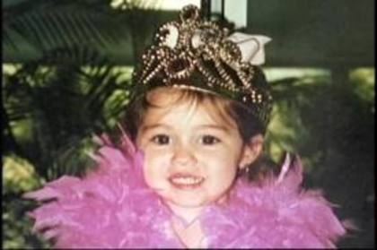 miley in 1993 - Fetele Disney mici