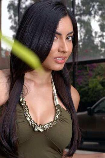 316238_248652148508798_248642525176427_774416_5052856_n - Karina Mora