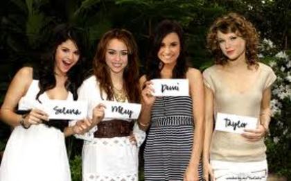 selena miley demi taylor - care arata mai bine 9