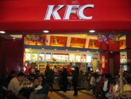 ajungand la KFC