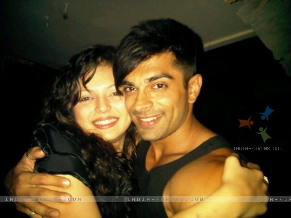 152588-karan-singh-grover-with-drashti-dhami