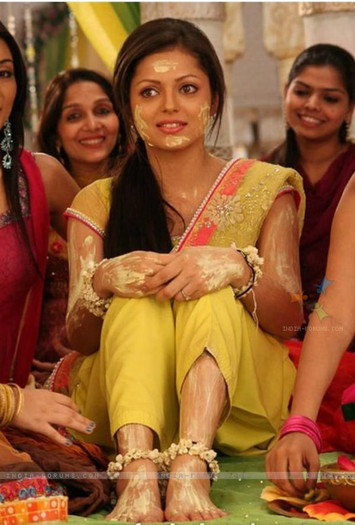 163922-drashti-dhami-aka-geet-in-geet-hui-sabse-parayi