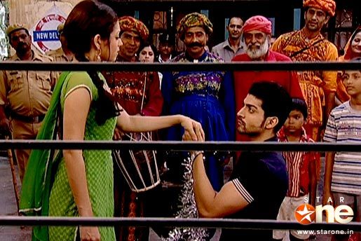 110111031342starone_geet_ep122_1