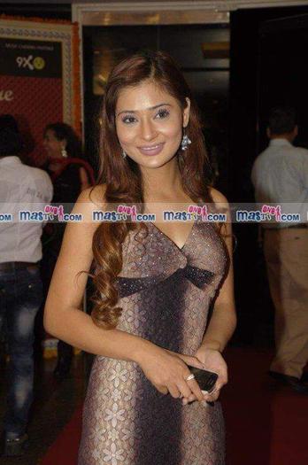 Hm!Ti-ai fracturat piciorul,Sadhna!