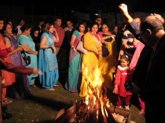 Lohri-Punjabi-Festival-Dance-796854 - Festivalul Lohri