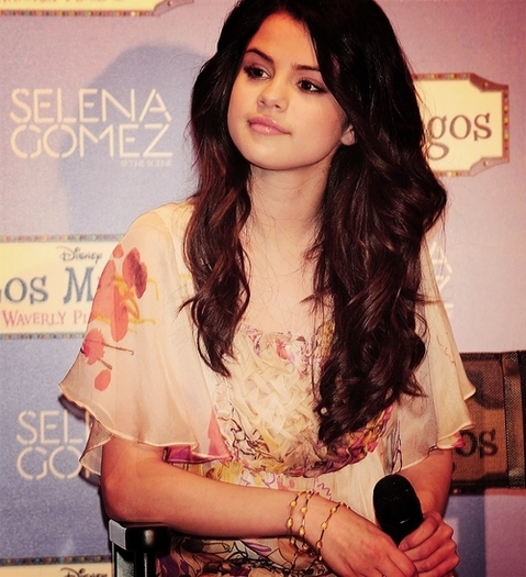 Selena-selena-gomez-15991281-500-548