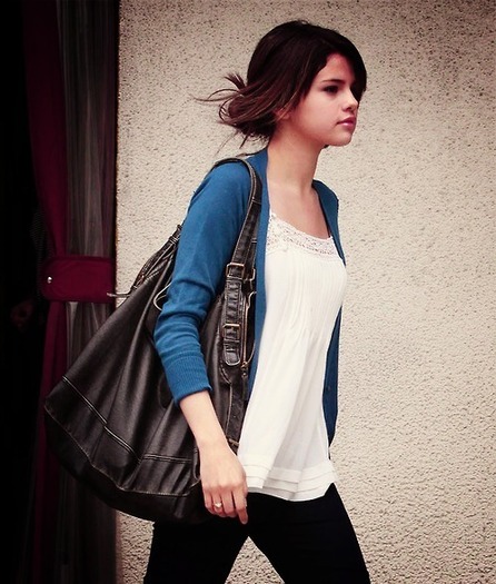 Selena-selena-gomez-15991351-500-588