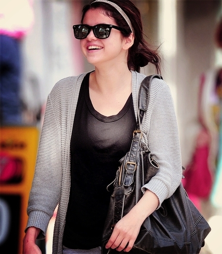 Selena-selena-gomez-15991740-500-571