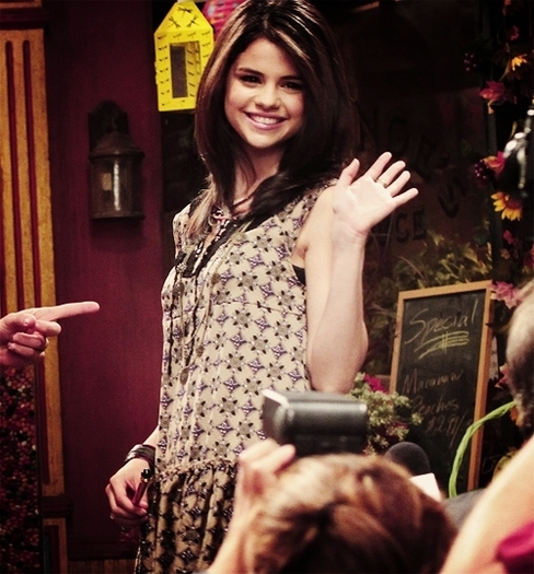 Selena-selena-gomez-16309343-500-537