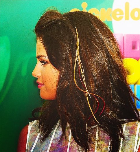 Selena-selena-gomez-25384332-500-542