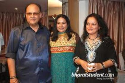images (15) - Uttara - Himani Shivpuri