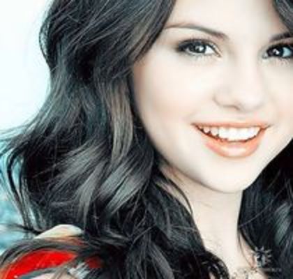 37450402_MMVNHQCCM - selena gomez