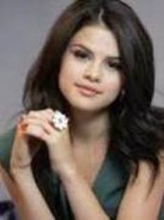 42988665_EJCXTPMLU - selena gomez