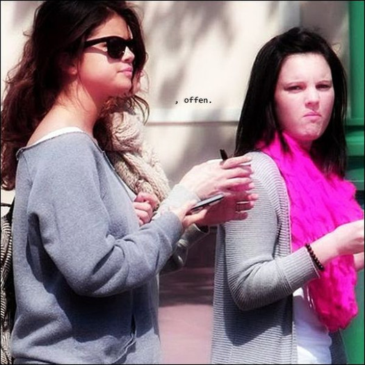 0094020047 - 0     I love Selena forever