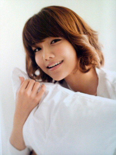 sooyoung-Girls-Generation-Calendar-2011-girls-generation-snsd-17686876-1000-1333