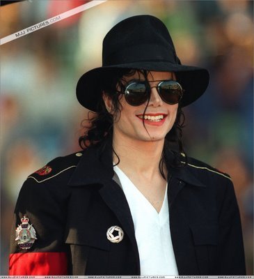 michael-jackson-469603l-poza