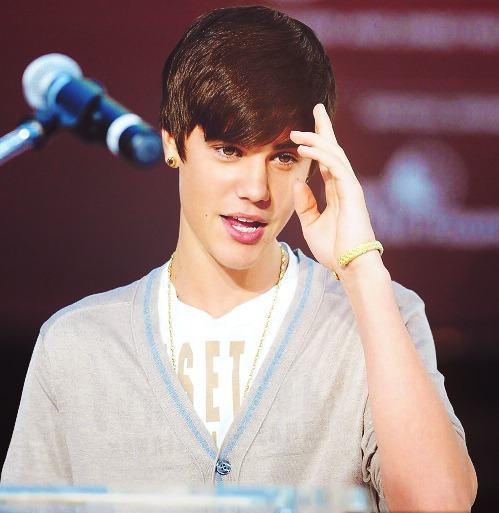 Tie ti-ar fi usor?[uitandu-se urat la ea]