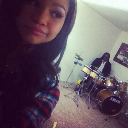 Servesti clientii,si dak totu'' merge bnee poti ramane