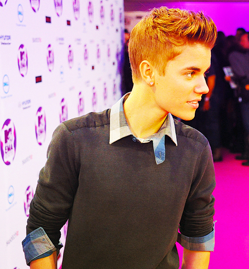 Weei idiotule!Nu ma combin eoo cu pustoaice..eoos baiaat serioss:) - Never Forget The Perfume Smell-Movie