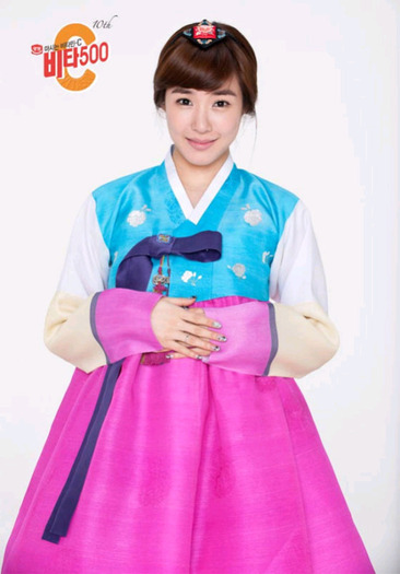 snsd-vita500-tiffany-hanbok
